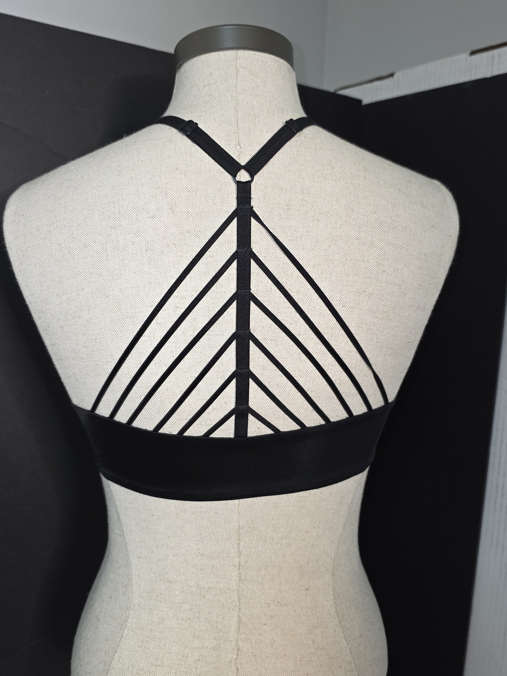 Victoria's Secret Very Sexy Lightly Lined Plunge Black Strappy Back Bralette 34C